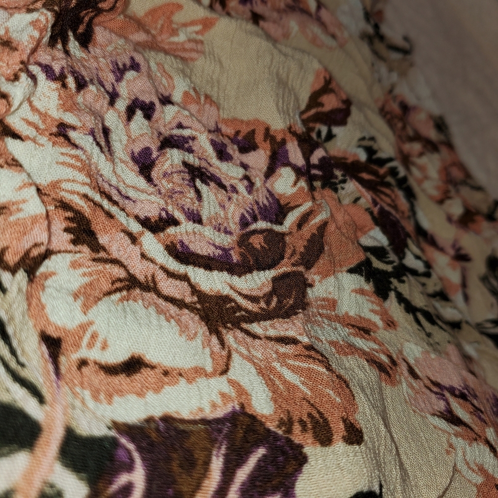FLORAL 2 PIECE CROP TOP WITH SHORTS - Picture 2 of 9